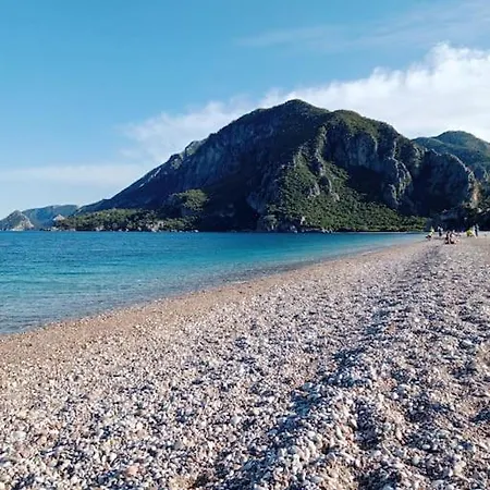 Freihstendes Steinhaus Auf Einen Grossen Garten * Kemer