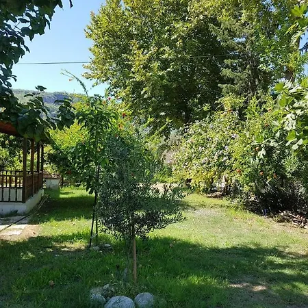 Freihstendes Steinhaus Auf Einen Grossen Garten * Kemer